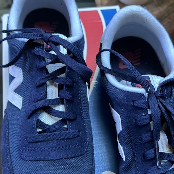 NWB New balance 9.5 - Picture 3 of 7